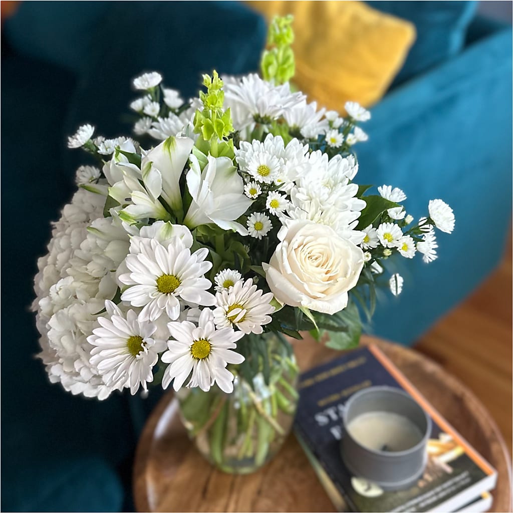 Classic Ivory – A Florist Original – FRIEND'S FLOWERS, Los Angeles CA